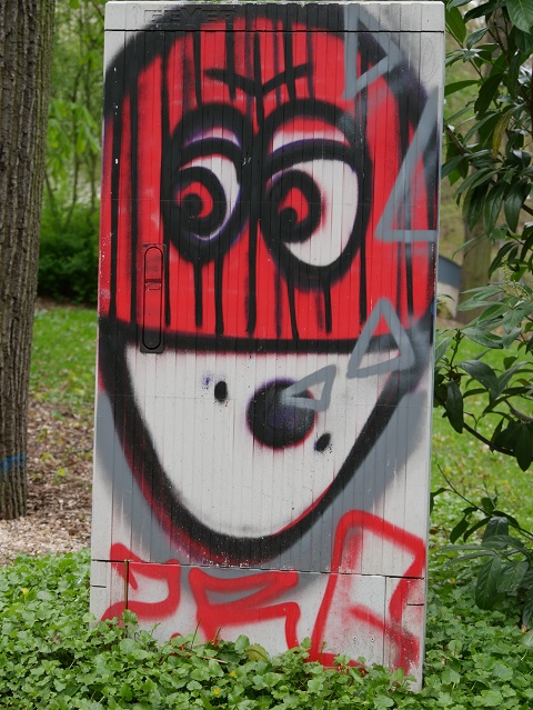 Streetart Chemnitz - Stromverteilerkasten mit rotem Kopf
