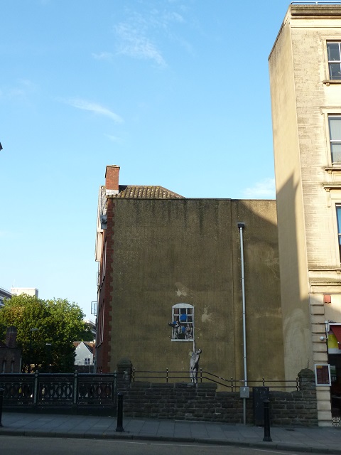 Banksy in Bristol - der Liebhaber am Fenster